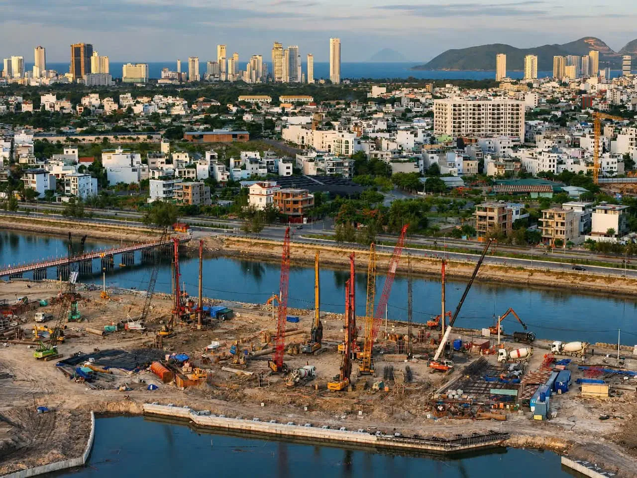 Dàn máy khoan cọc nhồi thi công phần ngầm Charmora City tháng 9/2026